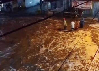 Sungai Lubuk Sikaping Meluap