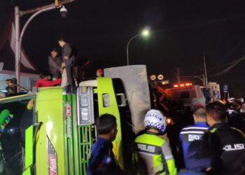 Truk Terguling Padang Panjang-Bukittinggi