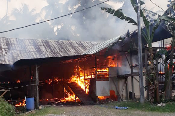 Ayam di Padang Pariaman Terbakar