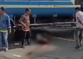 Pengendara Kawasaki Tabrak Truk. Kecelakaan di Padang Panjang-Bukittinggi