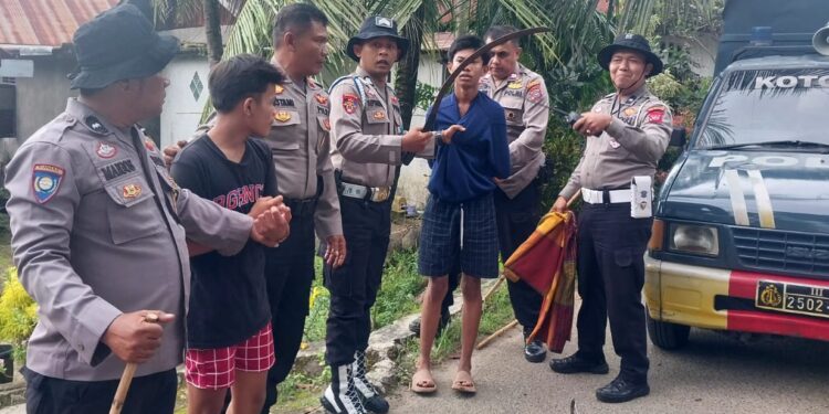 Pelajar SMP Padang Tawuran