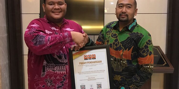 Wakil Gubernur Sumbar, Audy Joinaldy dapat penghargaan Tokoh Insinyur Inspiratif