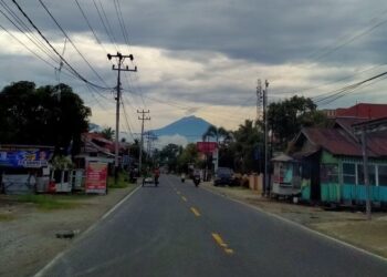 Gunung Kerinci yang berada di perbatasan Solok Selatan dan Kerinci berstatus waspada atau level II.