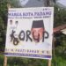 baliho calon anggota legislatif dirusak orang tak dikenal (OTK) di kawasan Jalan Ikhlas Raya, Kubu Dalam Parak Karakah, Kecamatan Padang Timur, Kota Padang.