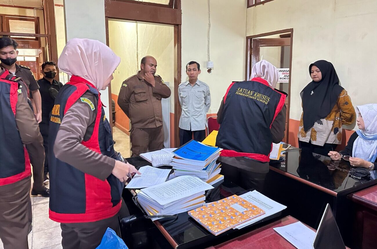 Terkait Korupsi, Kejaksaan Geledah Kantor BPBD Kabupaten Solok ...