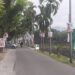 Nyaris seluruh pohon di Jalan Ikhlas Banda Bakali Padang Timur dipasangi alat peraga kampanye calon anggota legislatif. Foto diambil pada Desember 2023