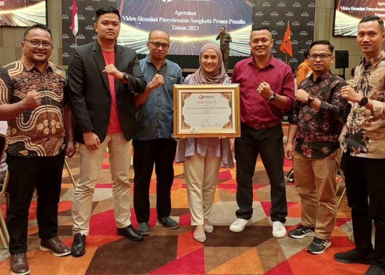 Panitia Pengawas Pemilu (Panwaslu) Kecamatan Lubuk Kilangan Kota Padang menjadi yang terbaik dalam kegiatan Apresiasi Video Simulasi Penyelesaian Sengketa Pemilu Tahun 2023.