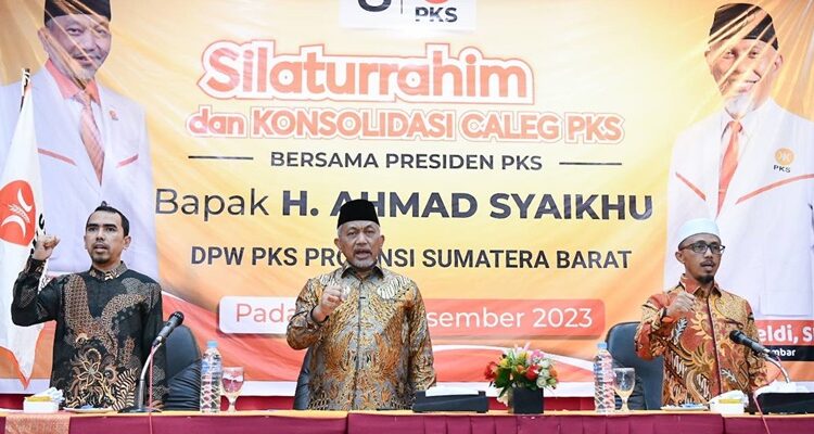 Presiden PKS Ahmad Syaikhu saat menghadiri konsolidasi Caleg PKS di Sumbar. Ist