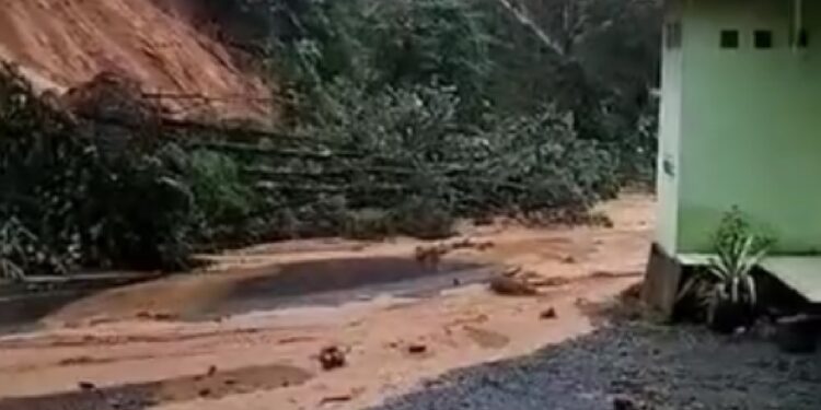 Longsor di Kecamatan Pangkalan Koto Baru,Kabupaten Limapuluh Kota