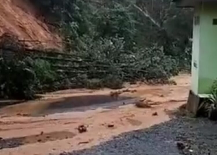 Longsor di Kecamatan Pangkalan Koto Baru,Kabupaten Limapuluh Kota