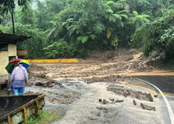 Longsor di Jalan Sumbar-Riau pada 26 Desember 2023 (foto: istimewa)