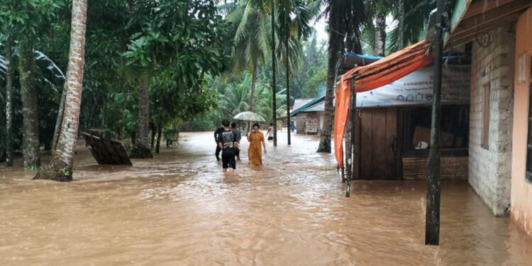 Banjir di Nagari Galugua Kecamatan Kapur Sembilan Kabupaten Limapuluh Kota, Selasa (26/12).