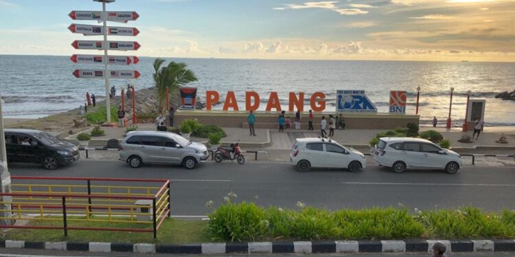 kawasan pantai Padang (Foto: Dktv UIN IB Padang)