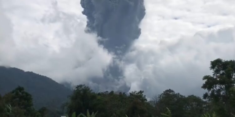 Gunung Marapi Erupsi