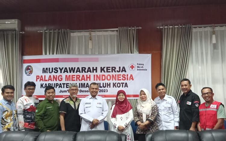 Palang Merah Indonesia (PMI) Kabupaten Lima Puluh Kota menggelar Musyawarah Kerja Tahun 2023 di aula Dinas Kesehatan setempat, Jumat (29/12/2023).