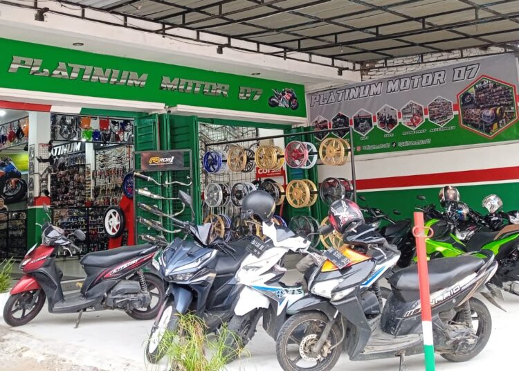 Platinum Motor, toko aksesoris motor di Padang