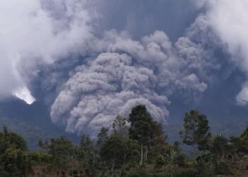 Gunung Marapi Sumbar erupsi (foto: istimewa)