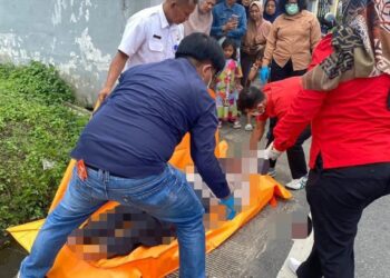 Pria lansia ditemukan meninggal dunia di pinggir jalan kawasan Tangah Jua Kota Bukittinggi pada Selasa (9/1/2024) pagi.