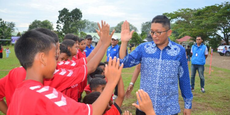 Wali Kota Padang Hendri Septa membuka turnamen sepakbola usia dini Opel Cup 1 Tahun 2024 di Lapangan Opel Lubuk Buaya, Kecamatan Koto Tangah, Sabtu (20/1/2024)