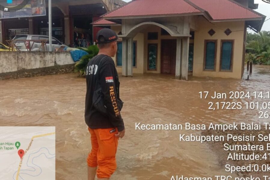 Ratusan Rumah Warga Terendam Banjir Di Pesisir Selatan, Akibat Hujan ...