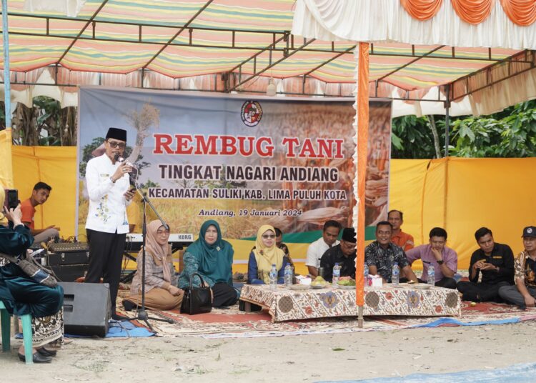 Bupati Limapuluh Kota, Safaruddin Dt. Bandaro Rajo kembali melaksanakan program Bajumpo di Nagari Andiang, Kecamatan Suliki pada Jumat, 19 Januari 2024.