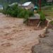 Kondisi jalan teban akibat diterjang banjir di Kampung Batu Bala, Nagari Ganting Mudiak Utara Surantih, Kecamatan Sutera, Kabupaten Pesisir Selatan.