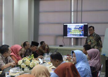 Direktorat Jenderal Kelembagaan Ilmu Pengetahuan, Teknologi dan Pendidikan Tinggi Kemendikbudristek saat visitasi di Sekolah Tinggi Ilmu Kesehatan Syedza Saintika Padang.