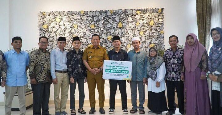 Pj Wali Kota Padang Panjang Lepas keberangkatan mahasiswa ke Mesir