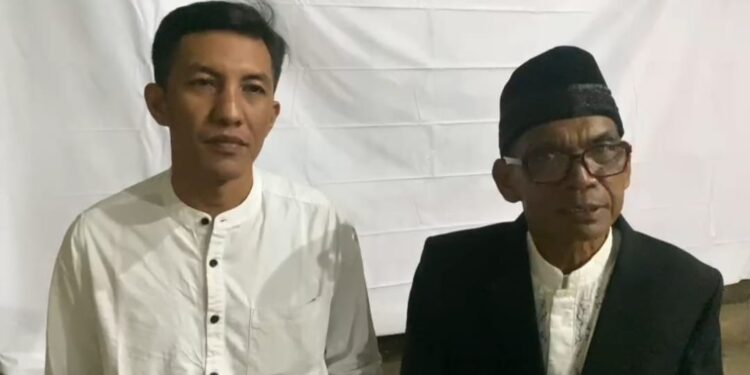 Wali Nagari Situjuah Batua DV. Dt. Tan Marajo (kanan) dan Ketua Bamus Situjuah Batua Deni Ubaidailah Dt. Rajo Di Rajo (kiri).