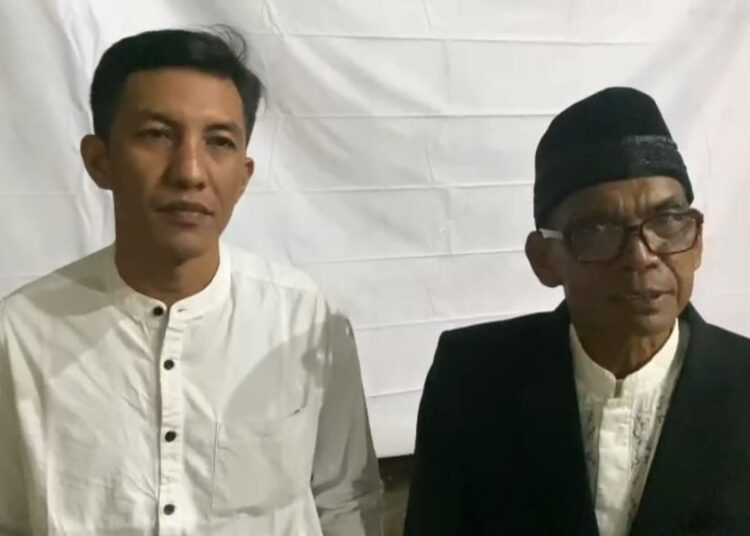 Wali Nagari Situjuah Batua DV. Dt. Tan Marajo (kanan) dan Ketua Bamus Situjuah Batua Deni Ubaidailah Dt. Rajo Di Rajo (kiri).