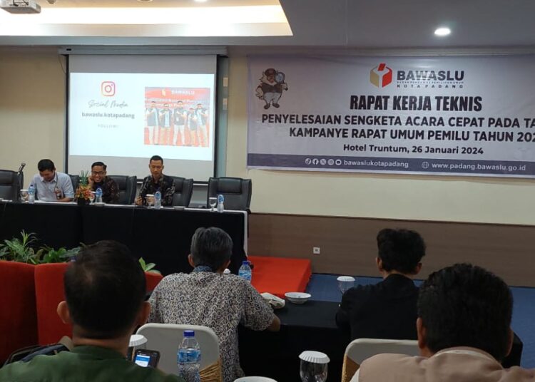 Bawaslu Padang Adakan Rapat Kerja Teknis Penyelesaian Sengketa Acara Cepat