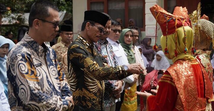 Bupati Lima Puluh Kota Safaruddin resmikan gedung baru UPTD SD 09 Maek