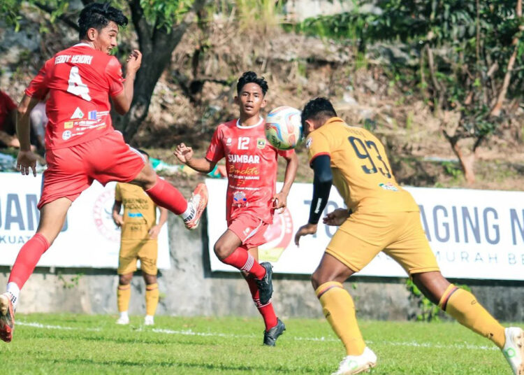Semen Padang FC melakoni laga uji coba dengan Tim PON Sumbar. Foto: IG Semen Padang FC