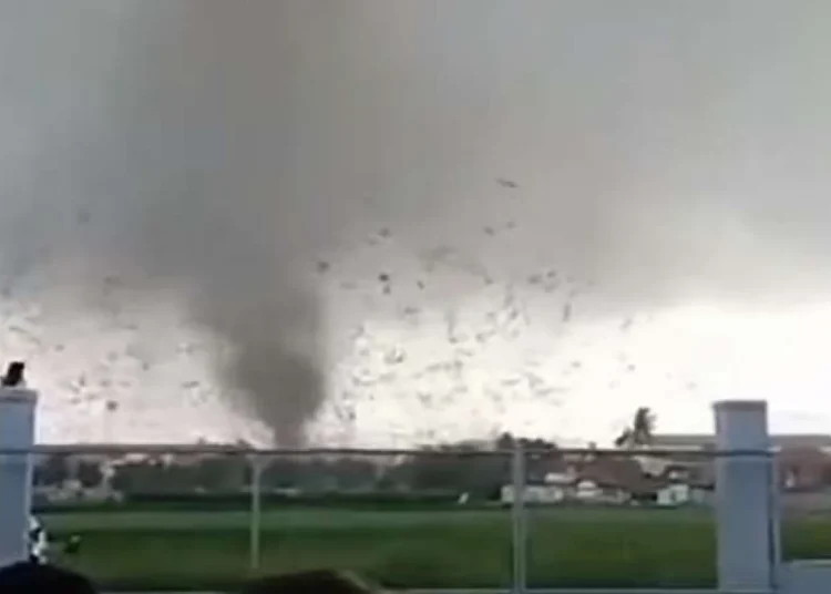 Fenomena angin kencang di Rancaekek disebut tornado