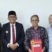 Wali Kota Padang Hendri Septa menyerahkan LKPD TA 2023 ke BPK RI Perwakilan Sumbar.