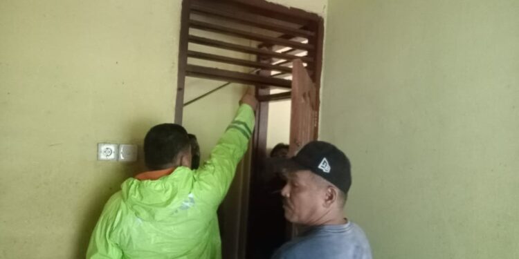 IRT di Padang Pariaman ditemukan tergantung di pintu kamar