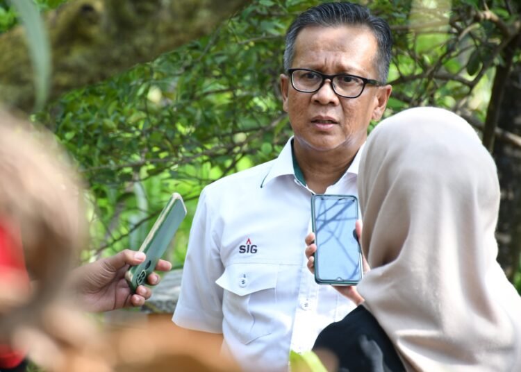 Direktur Utama PT Semen Padang, Indrieffouny Indra.
