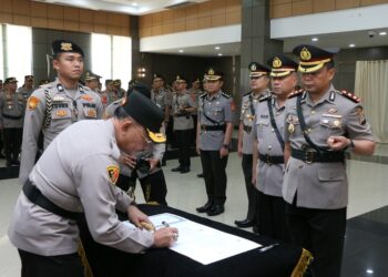 Kapolda Sumbar pimpin sertijab Dua Pejabat Utama dan Tiga Kapolres pada Jumat, 2 Februari 2024.