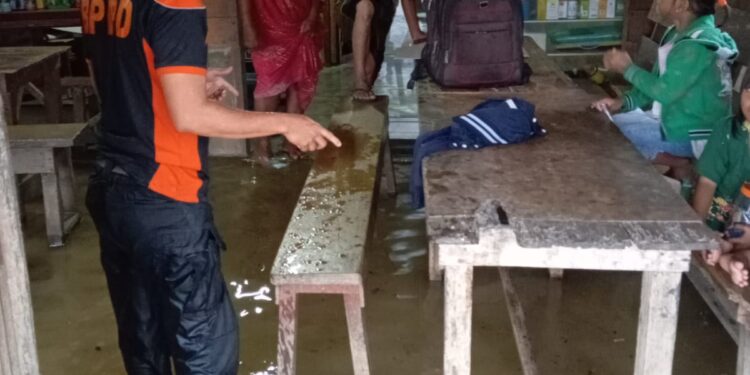 Banjir merendam puluhan rumah warga di Kabupaten Pesisir Selatan pada Jumat, 2 Februari 2024.