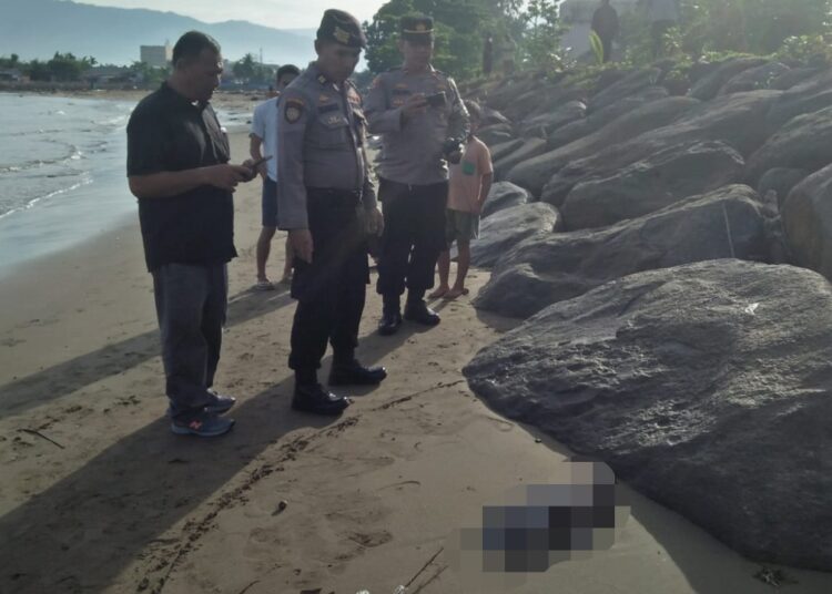 Nelayan di Pantai Muara Padang menemukan sosok mayat bayi pada Kamis pagi, 8 Februari 2024.