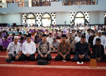 KPU Sumbar menggelar Tabligh Akbar dan Doa bersama di Masjid Raya pada Kamis, 8 Februari 2024.