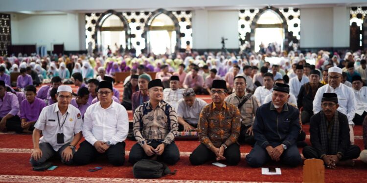 KPU Sumbar menggelar Tabligh Akbar dan Doa bersama di Masjid Raya pada Kamis, 8 Februari 2024.