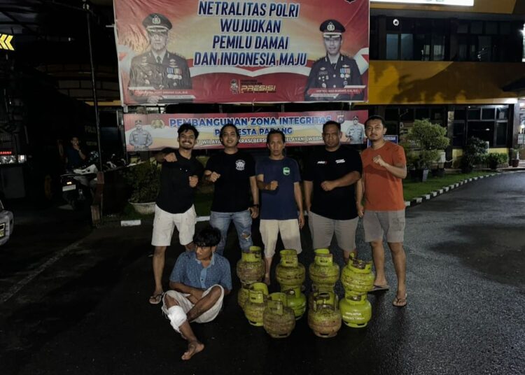 Polisi berhasil menangkap pelaku pencurian 23 tabung gas di Kota Padang.