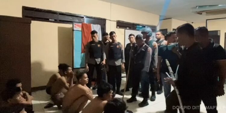 Belasan pelaku tawuran di Kota Padang ditangkap polisi (foto: Instagram Ditsamapta Polda Sumbar)