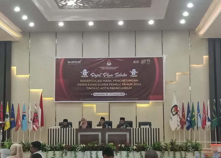 KPU Kota Payakumbuh melakukan pleno Pileg 2024 (foto: istimewa)