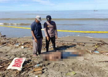 penemuan mayat pria di kawasan Pantai Gosong di Padang Pariaman