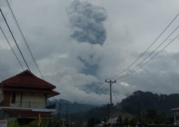 Gunung Marapi erupsi