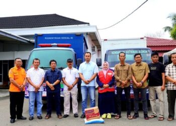 Pemkab Sijunjung salurkan sejumlah bantuan kepada korban banjir di Pesisir Selatan (foto: Pemkab Sijunjung)