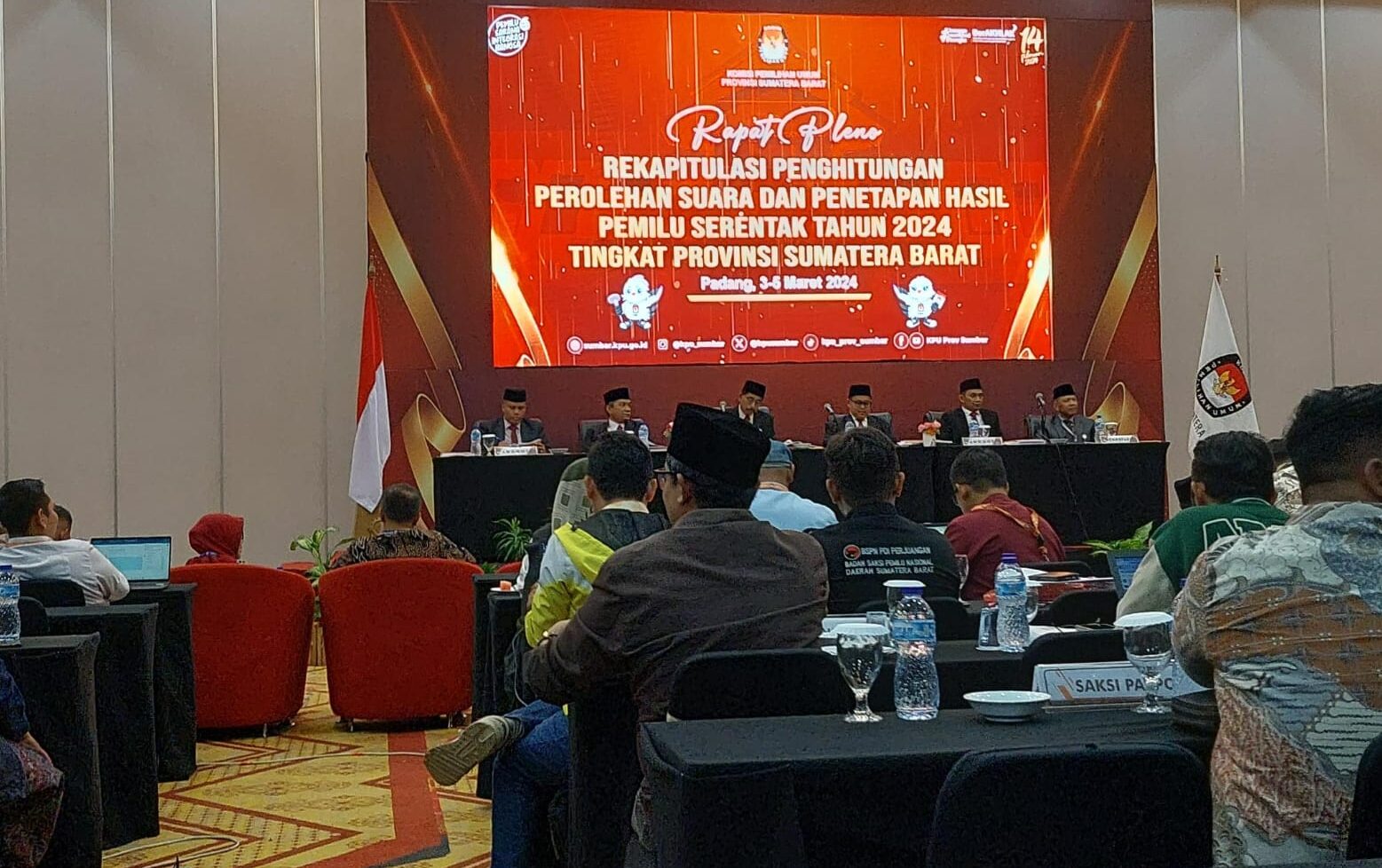 KPU Sumbar Mulai Melakukan Rekapitulasi Hasil Pemilu 2024 Tingkat ...