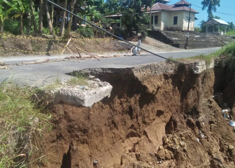 Jalan Provinsi penghubung Sungai Limau dan Sungai Geringging di Padang Pariaman